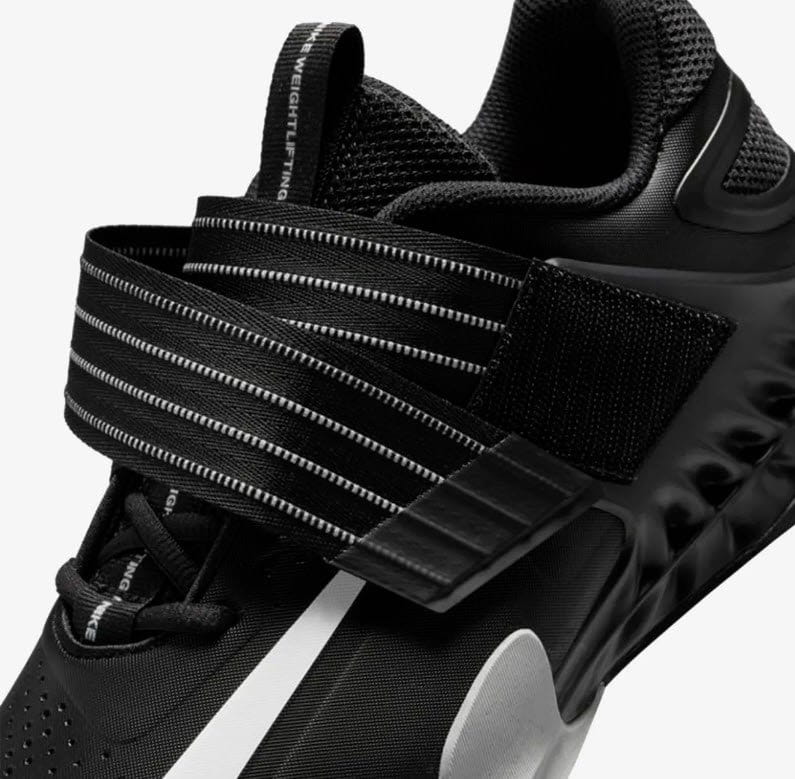 Čevlji za fitnes Nike Savaleos